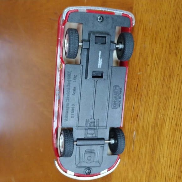 Volkswagen Classic Bus with Surfboard and Two VW Beetle Love Bugs Set/3 - Picture 17 of 17